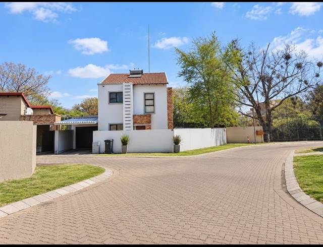2 BEDROOM CLUSTER FOR SALE IN FOURWAYS